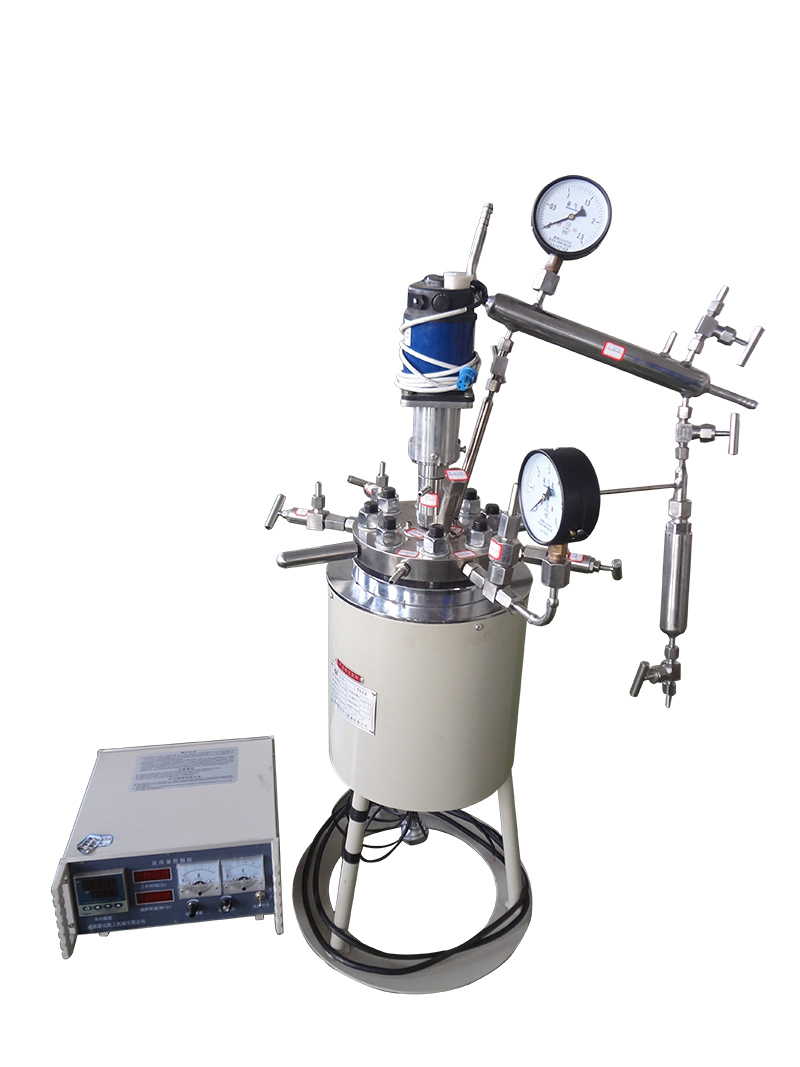 CJ型反應(yīng)釜（帶回收、冷凝裝置）